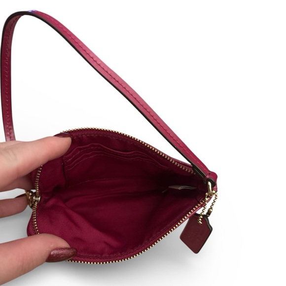 Coach Signature C/Magenta Wristlet - Picture 3 of 5